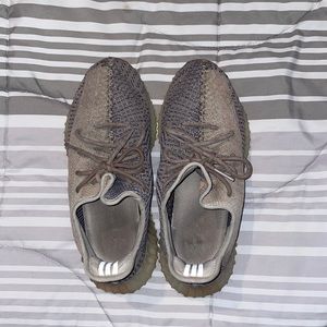 Yeezy 350 “Ash Pearl” size 10.5 Mens / used / no box